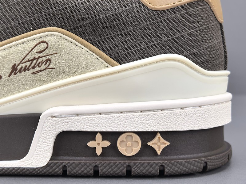 LV Trainer Sneaker 056
