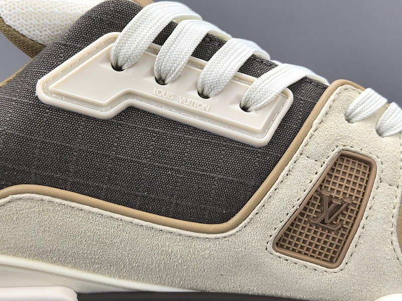 LV Trainer Sneaker 056