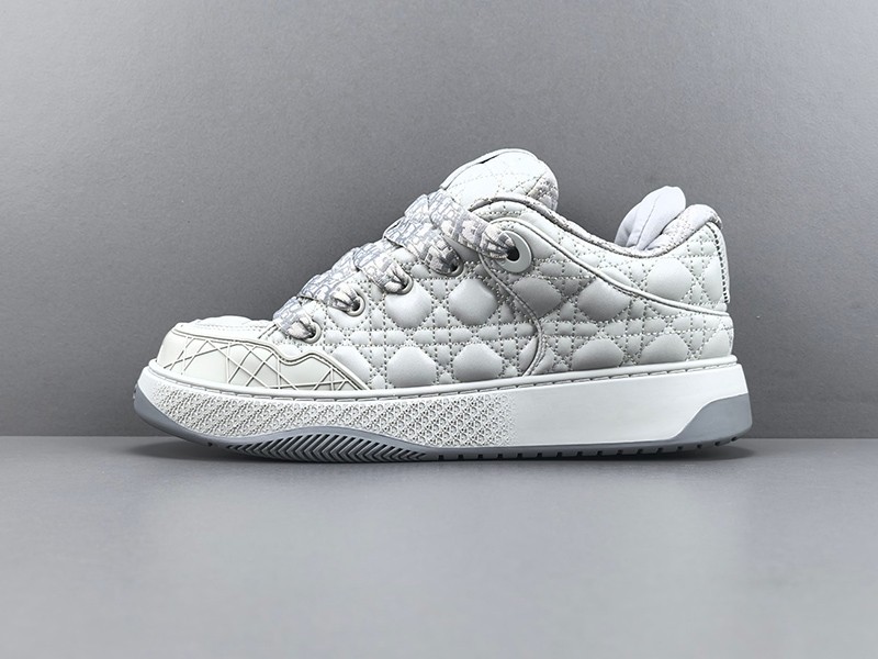 LV Trainer Sneaker 062