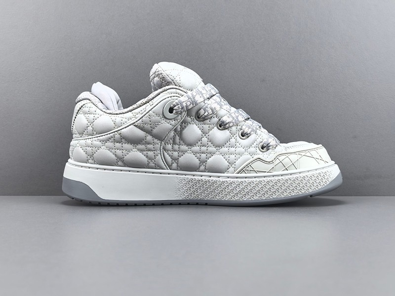 LV Trainer Sneaker 062