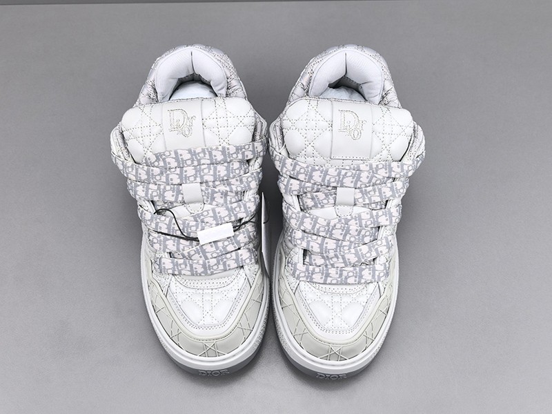 LV Trainer Sneaker 062