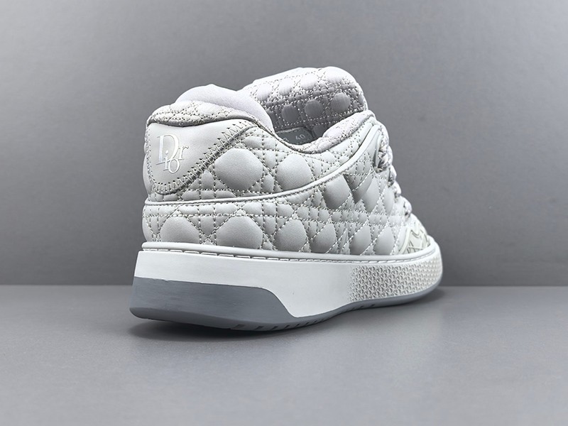 LV Trainer Sneaker 062