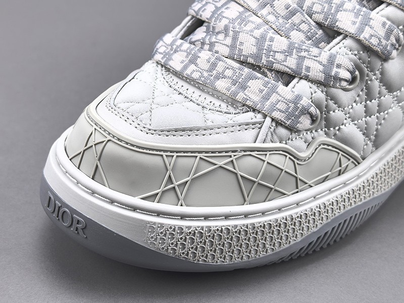 LV Trainer Sneaker 062