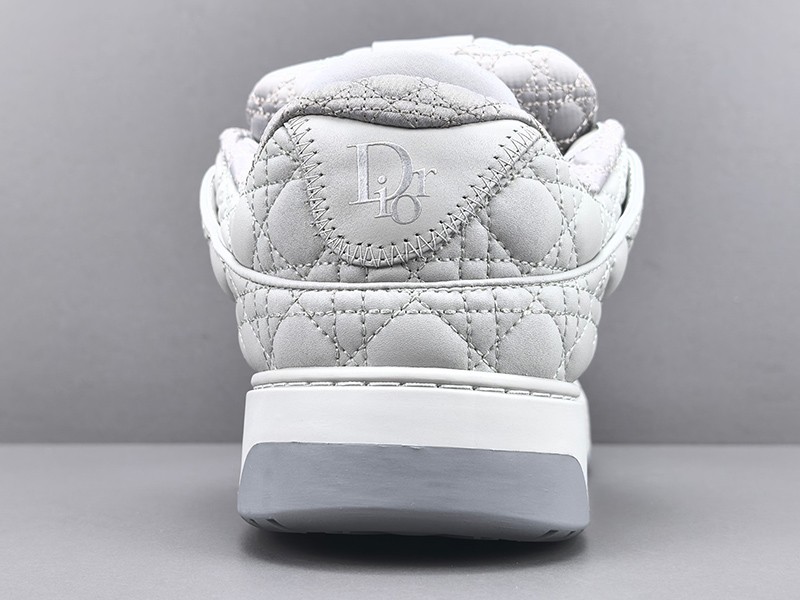 LV Trainer Sneaker 062