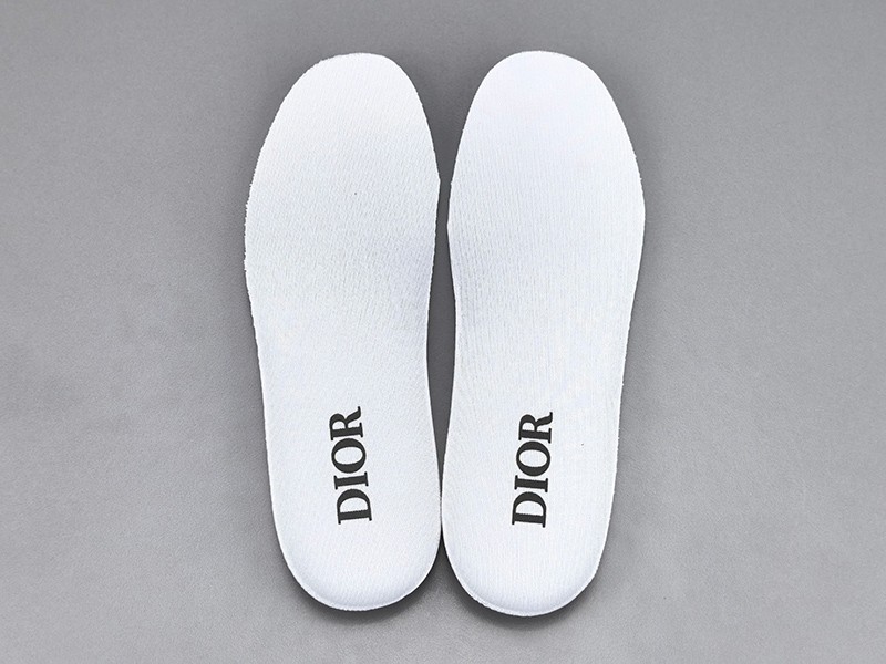 LV Trainer Sneaker 062