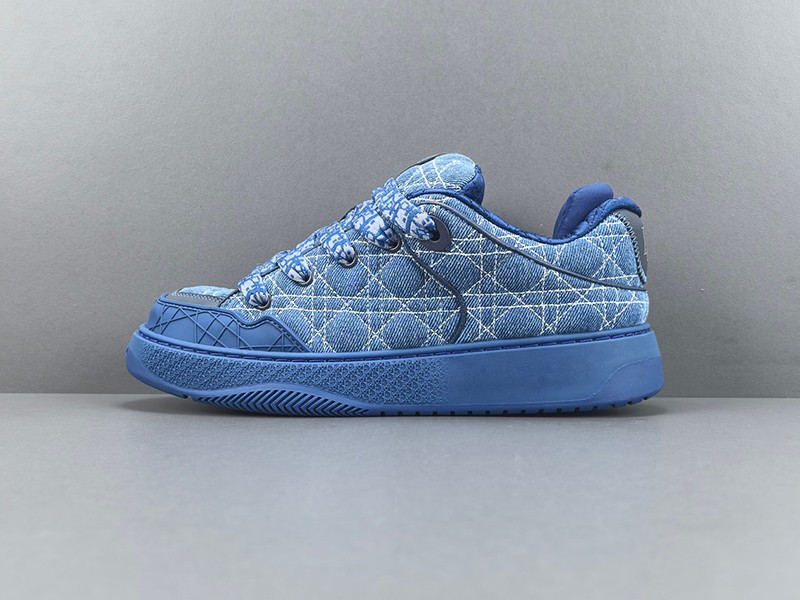 LV Trainer Sneaker 061