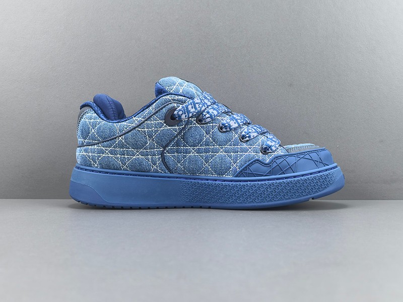 LV Trainer Sneaker 061