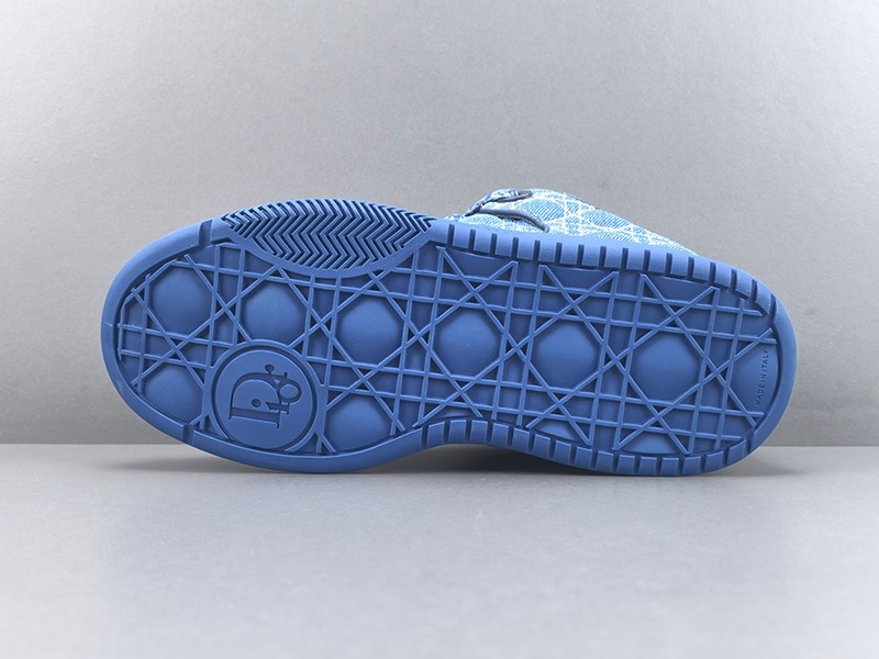 LV Trainer Sneaker 061