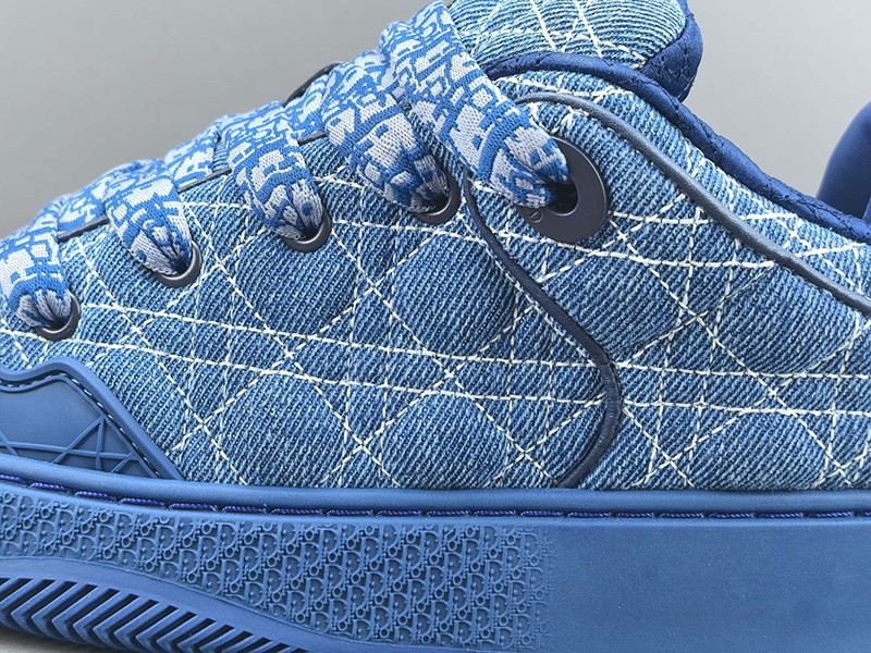 LV Trainer Sneaker 061