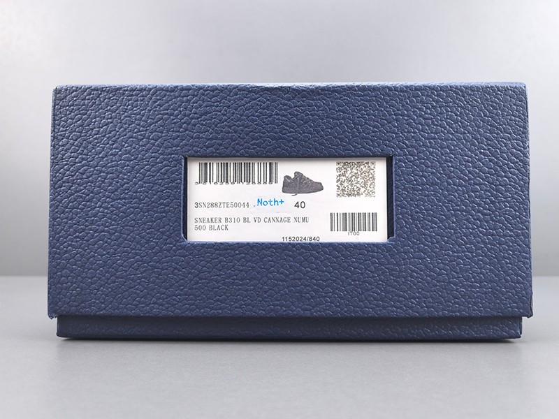 LV Trainer Sneaker 060