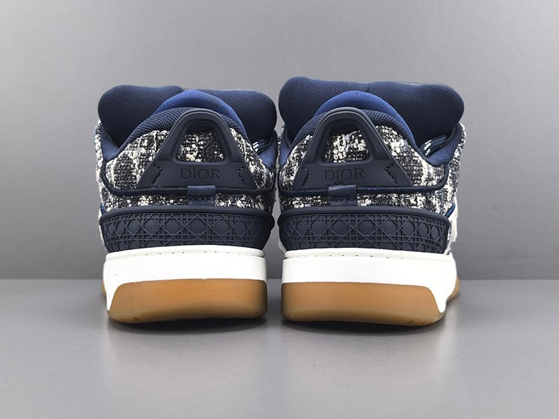 LV Trainer Sneaker 059
