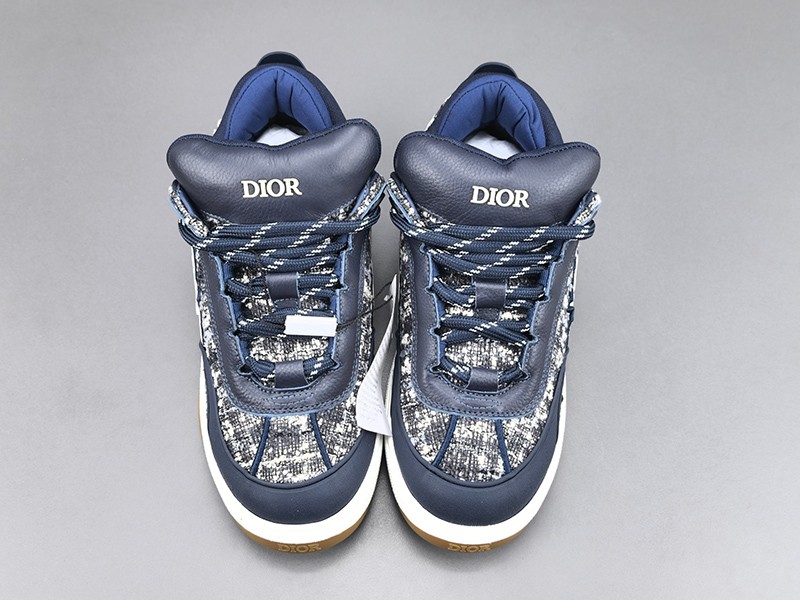 LV Trainer Sneaker 059