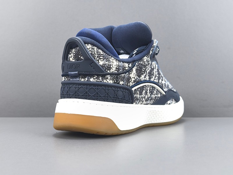 LV Trainer Sneaker 059