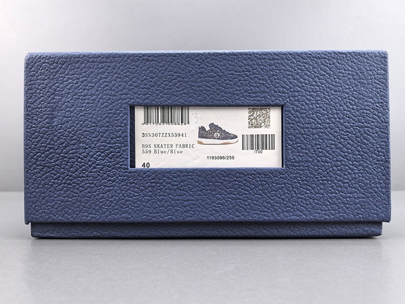 LV Trainer Sneaker 059