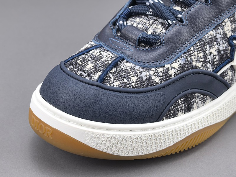 LV Trainer Sneaker 059