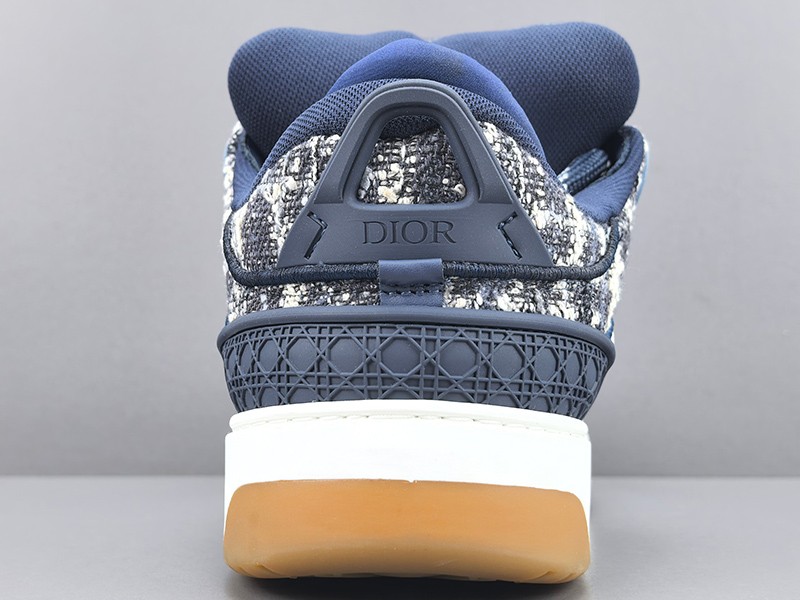 LV Trainer Sneaker 059