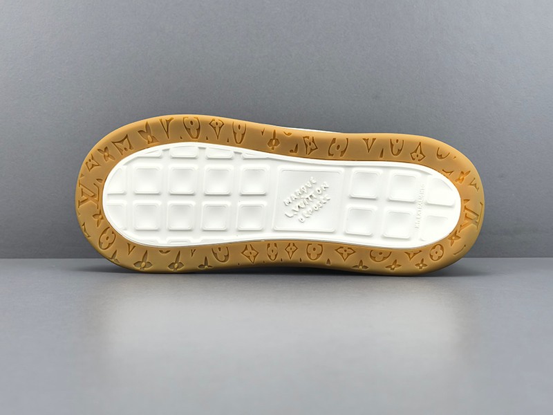 LV Trainer Sneaker 058