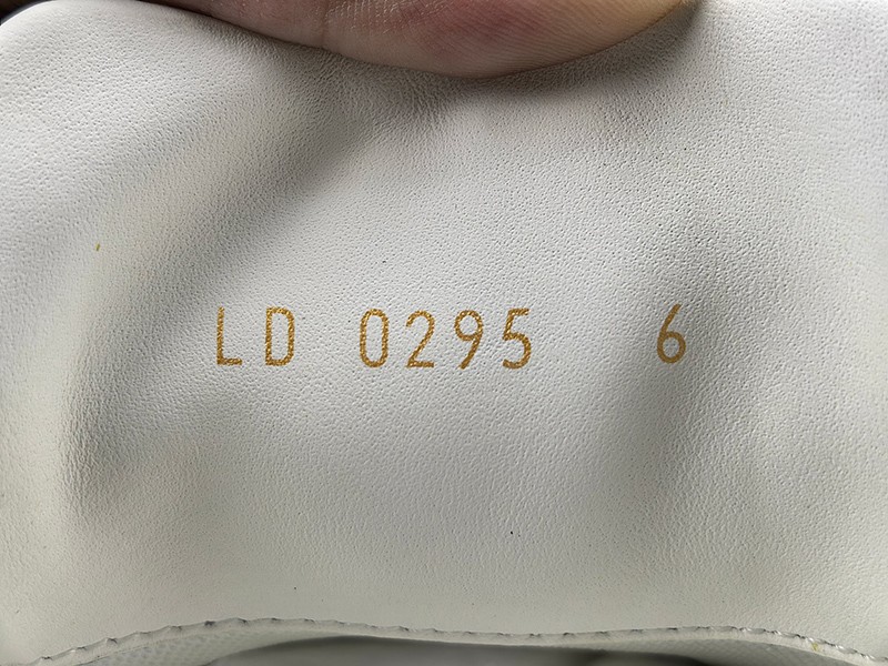 LV Trainer Sneaker 058