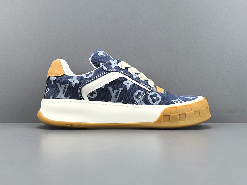 LV Trainer Sneaker 057