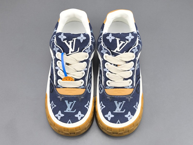 LV Trainer Sneaker 057