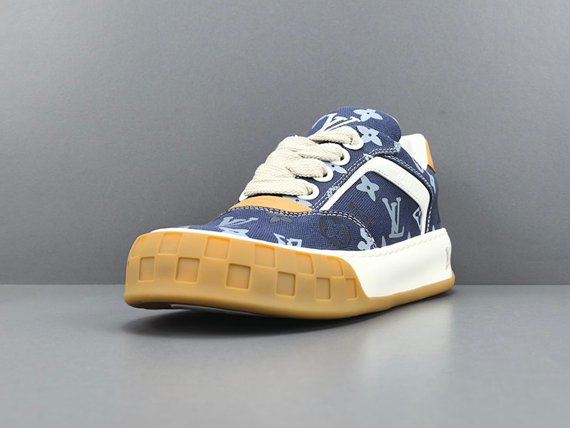 LV Trainer Sneaker 057