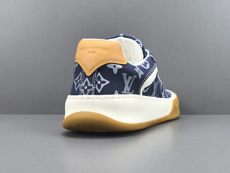 LV Trainer Sneaker 057