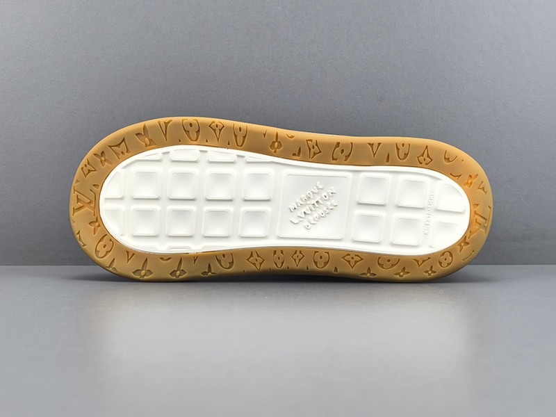 LV Trainer Sneaker 057