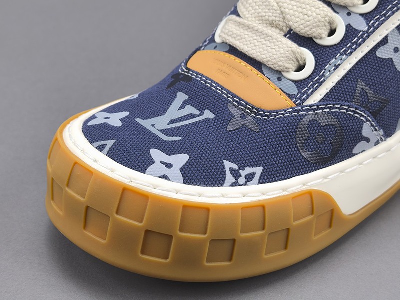 LV Trainer Sneaker 057