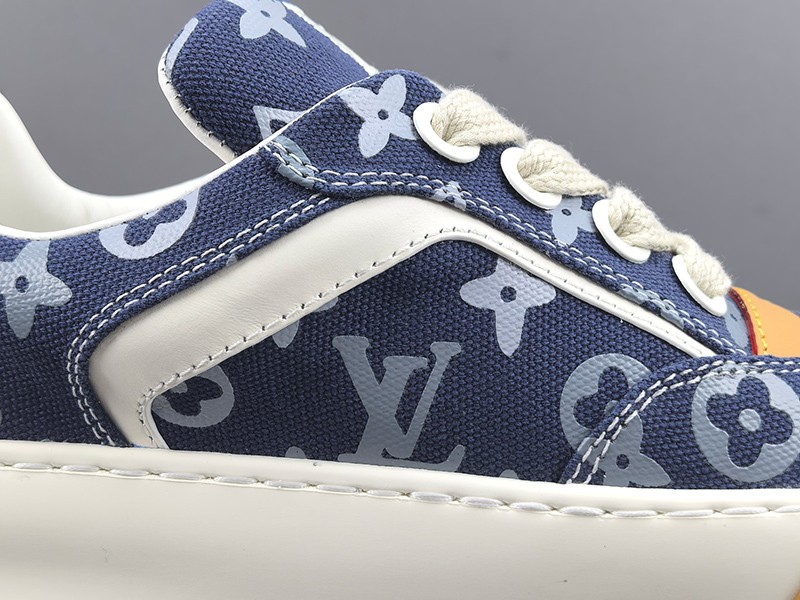 LV Trainer Sneaker 057