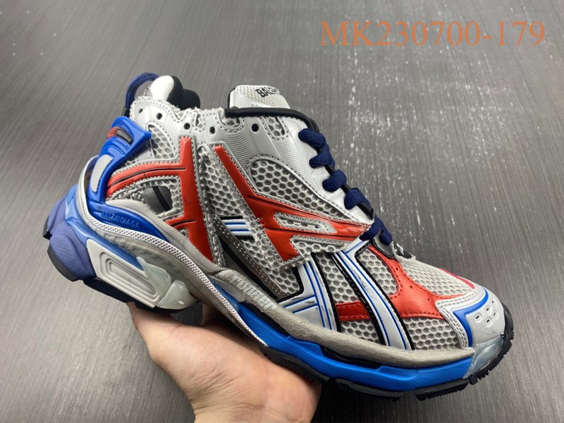 Balenciaga 7.0 Sneaker 011