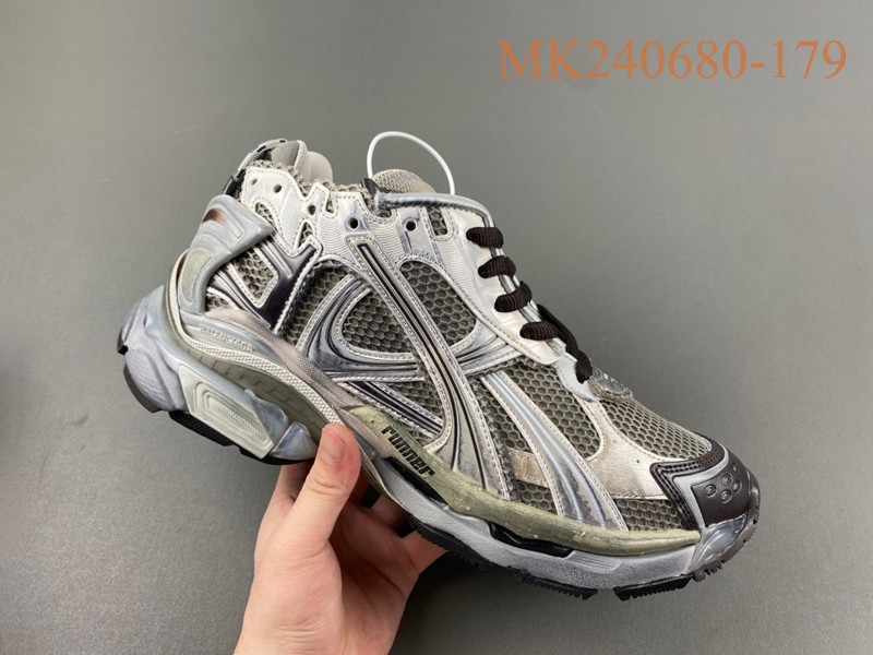 Balenciaga 7.0 Sneaker 013