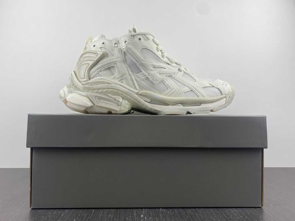 Balenciaga 7.0 Sneaker 015