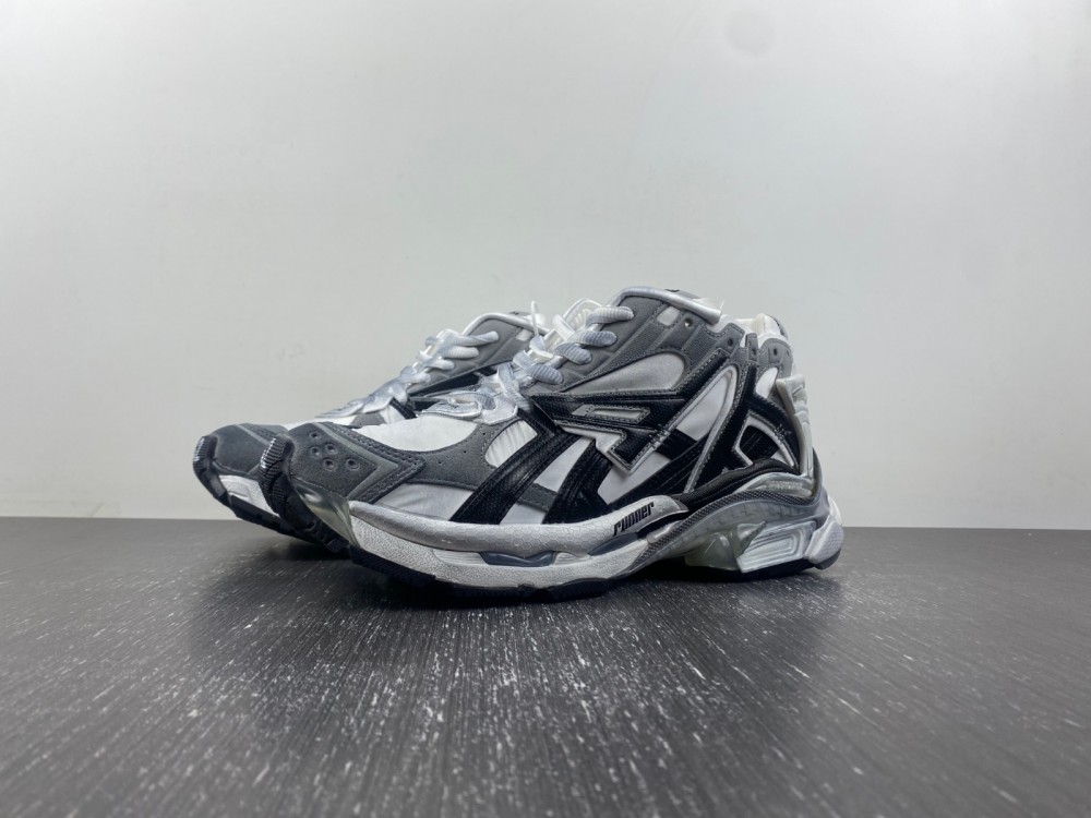 Balenciaga 7.0 Sneaker 020