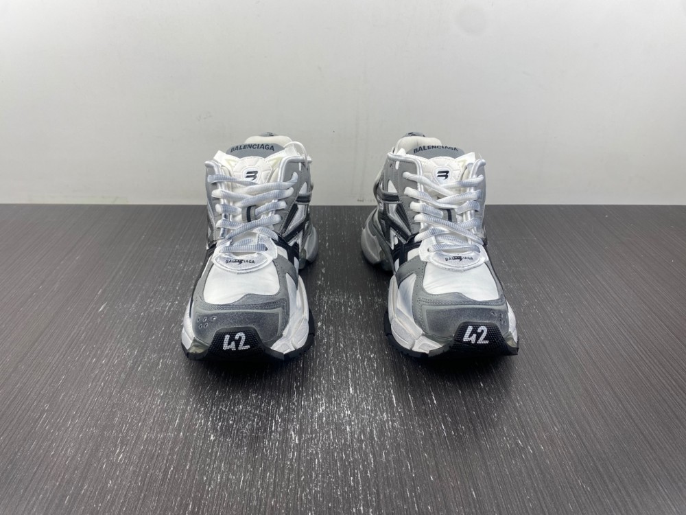 Balenciaga 7.0 Sneaker 020