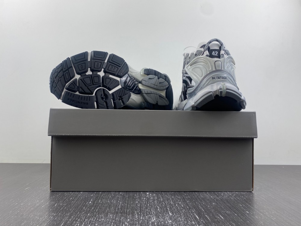 Balenciaga 7.0 Sneaker 020