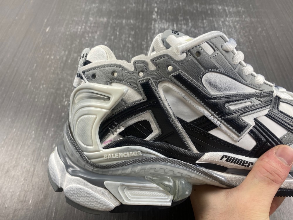 Balenciaga 7.0 Sneaker 020