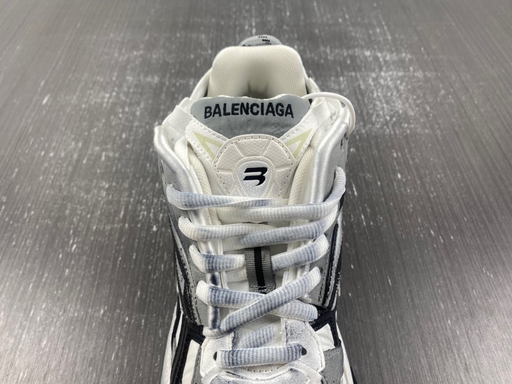 Balenciaga 7.0 Sneaker 020