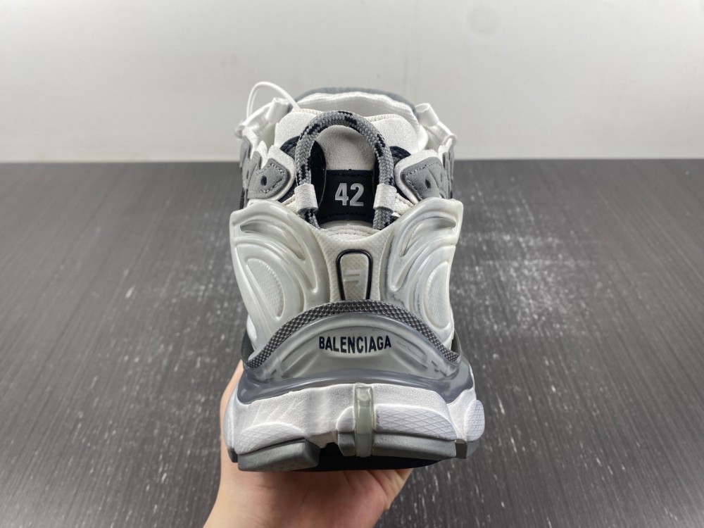 Balenciaga 7.0 Sneaker 020