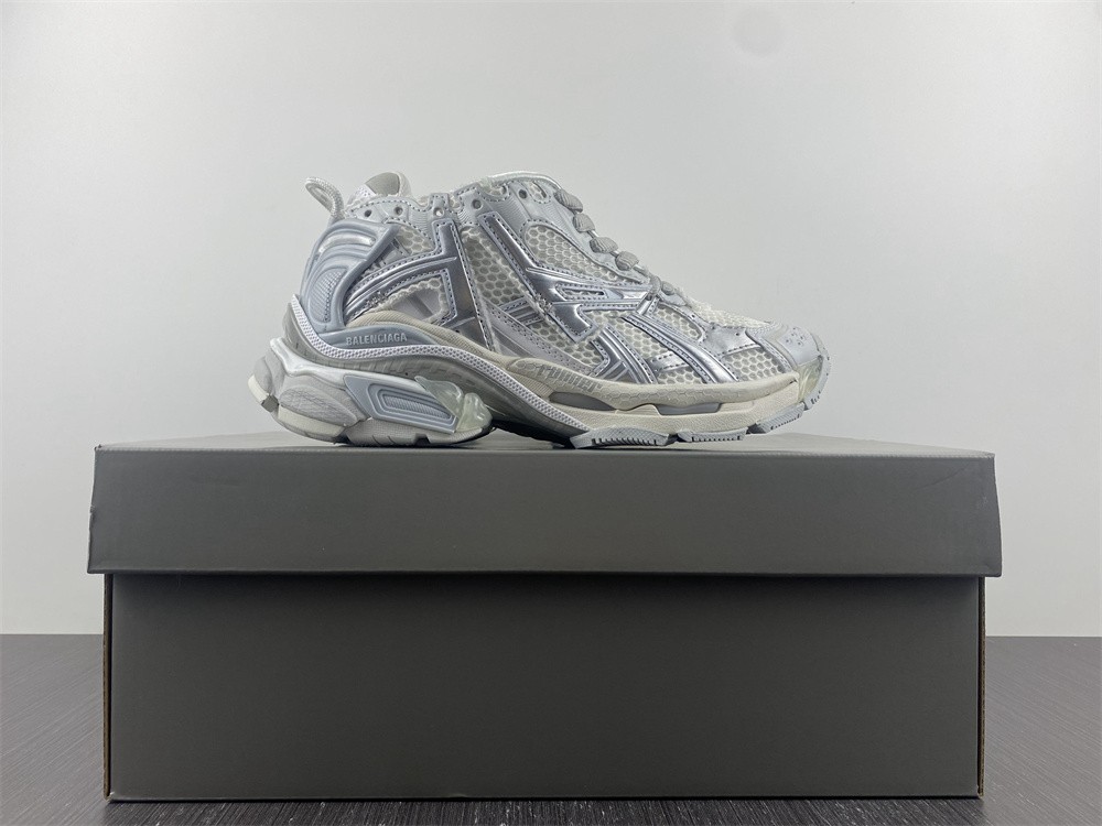 Balenciaga 7.0 Sneaker 021