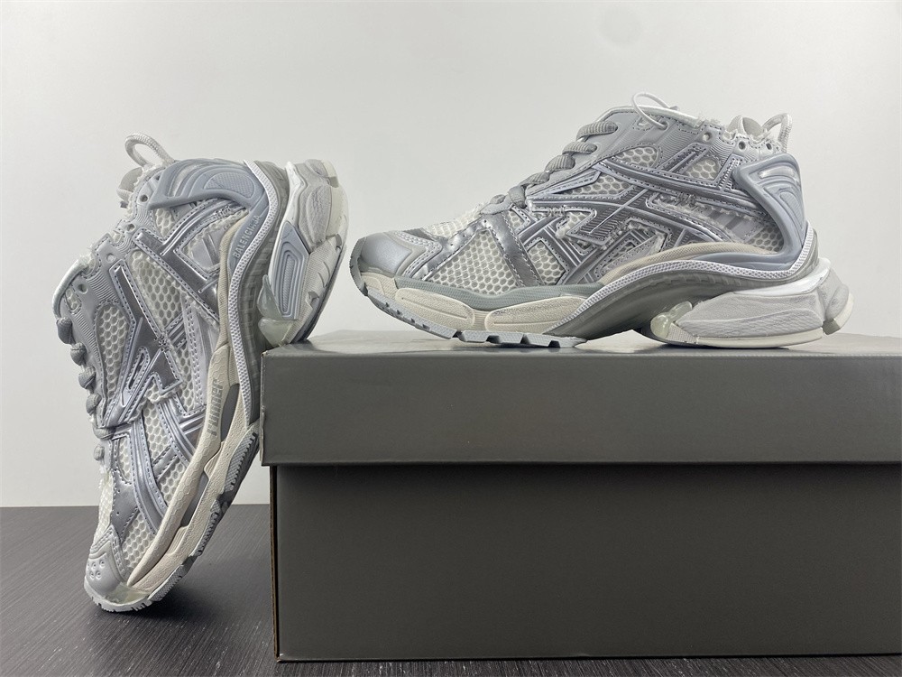 Balenciaga 7.0 Sneaker 021