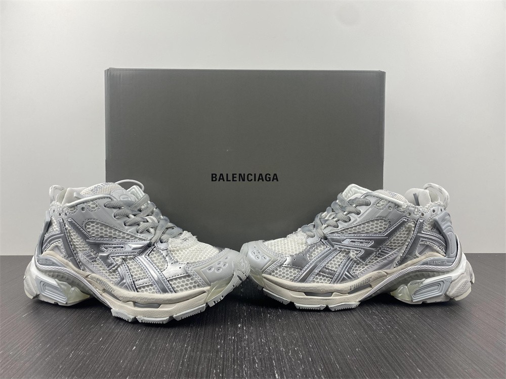 Balenciaga 7.0 Sneaker 021