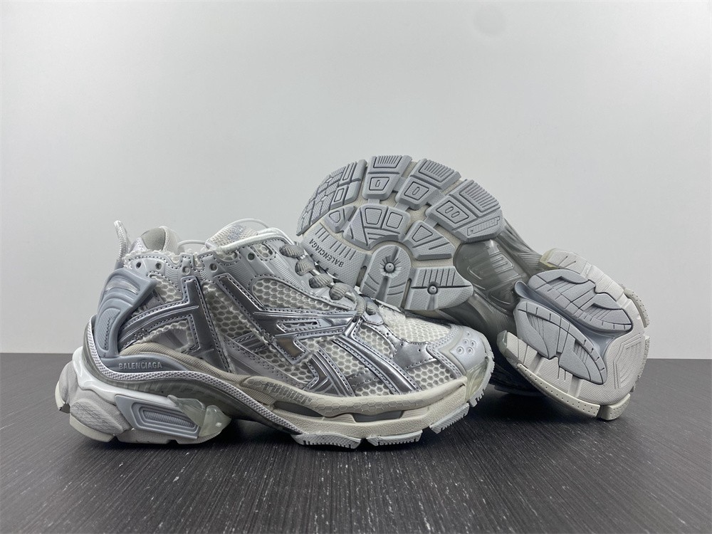 Balenciaga 7.0 Sneaker 021