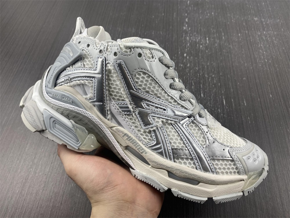 Balenciaga 7.0 Sneaker 021