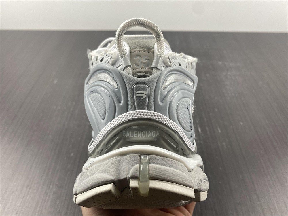 Balenciaga 7.0 Sneaker 021