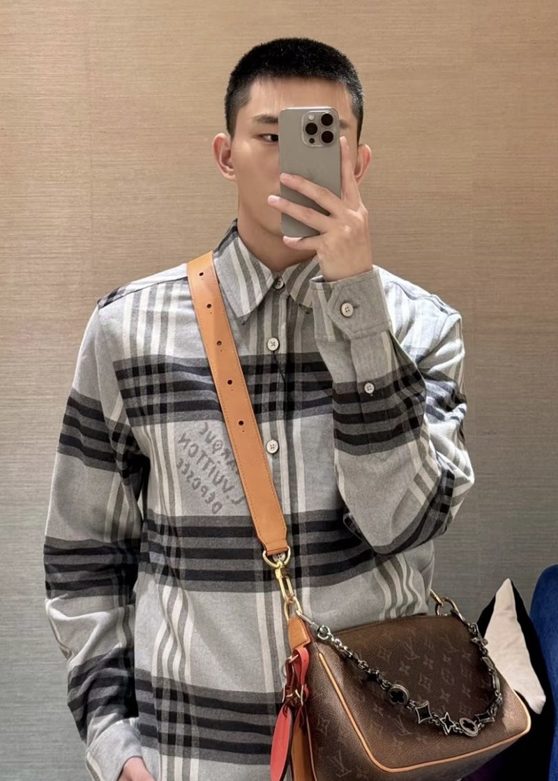 LV Shirt D4081 055