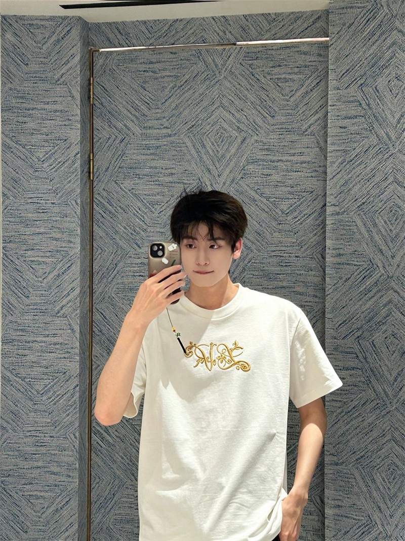 LV T-shirt 033