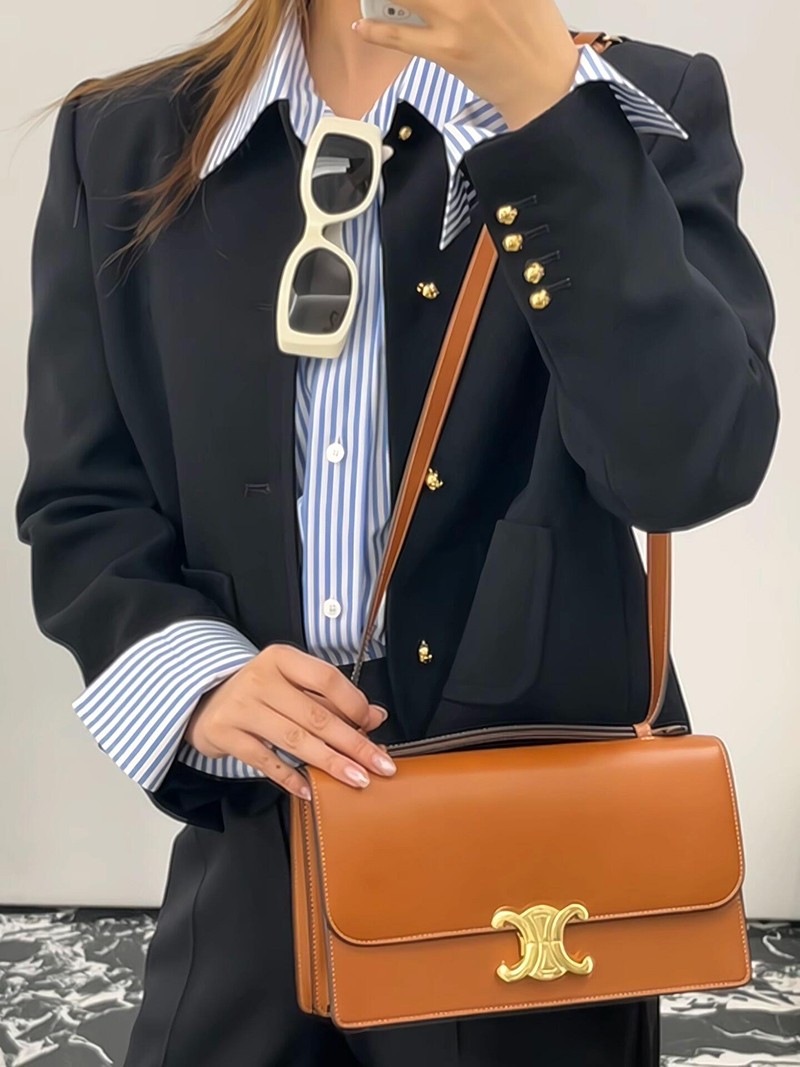 Celine Triomphe Folio L102U3