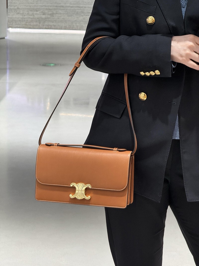 Celine Triomphe Folio L102U3