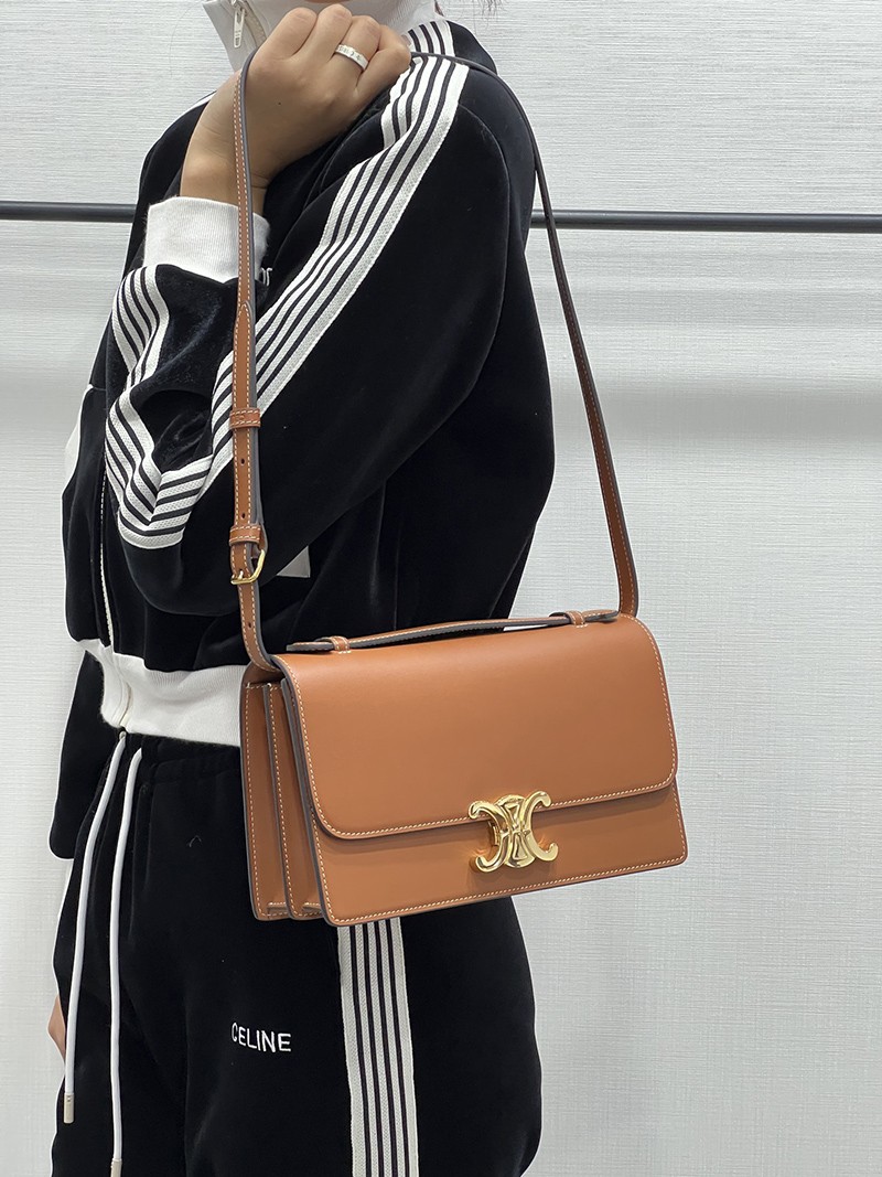 Celine Triomphe Folio L102U3