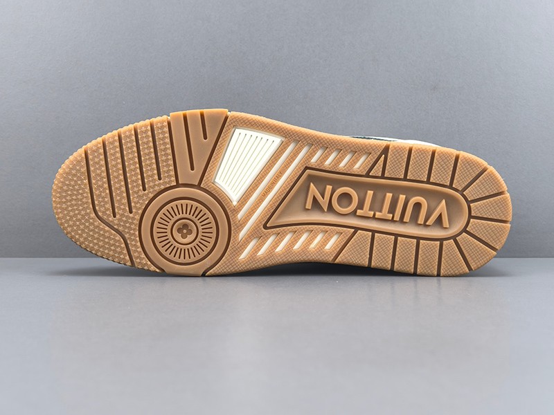 LV Trainer Sneaker 065